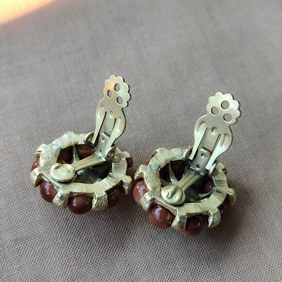 Vintage Beaded Cluster Clip-On Earrings Gold Tone and Brown - Picture 3 of 6